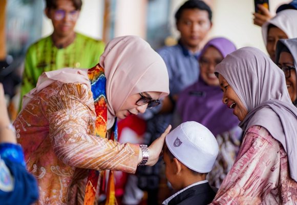 Tebar Berkah Asyura, Wali Kota Banjarbaru Wujudkan Kepedulian Nyata untuk Anak Yatim