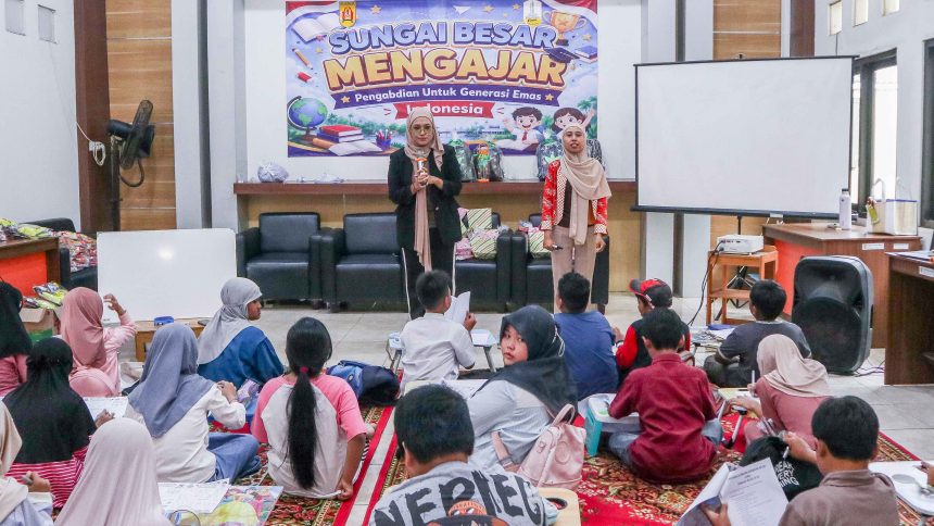 IMG_1353 Mengubah Wajah Birokrasi: Kelurahan Sungai Besar Banjarbaru Gelar Bimbingan Belajar Gratis untuk Siswa SD