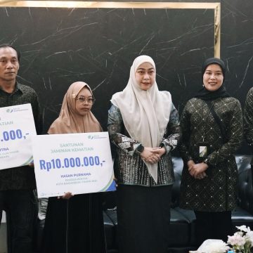 WhatsApp Image 2026-06-04 at 13.40.26 Wali Kota Banjarbaru Serahkan Manfaat BPJS Ketenagakerjaan kepada Ahli Waris Ketua RT dan Pekerja Rentan