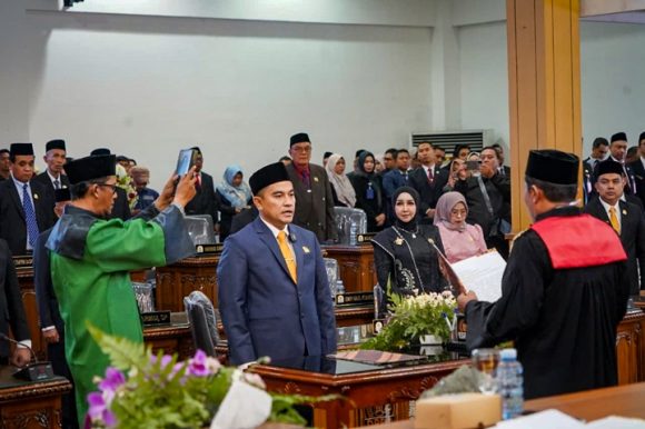 Tongkat Estafet DPRD Banjarbaru Berpindah, Haji Iyal Resmi Dilantik Kolaborasi dengan Pemko Jadi Prioritas