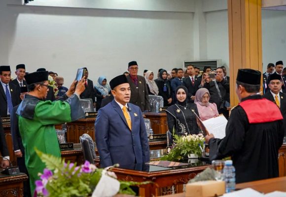 Tongkat Estafet DPRD Banjarbaru Berpindah, Haji Iyal Resmi Dilantik Kolaborasi dengan Pemko Jadi Prioritas