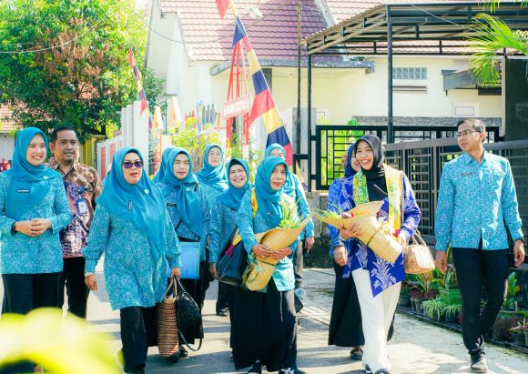 Penilaian AKU HATINYA PKK Tingkat Provinsi di Loktabat Selatan