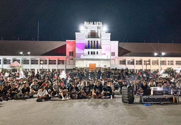 Nobar Piala Dunia di Lapangan Dr. Murdjani Tingkatkan Antusiasme Warga dan Penjualan UMKM