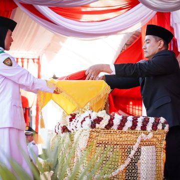 Pimpin Upacara Penurunan Bendera HUT ke-81 RI, Ketua DPRD Banjarbaru Ajak Aparatur Tingkatkan Pelayanan Publik