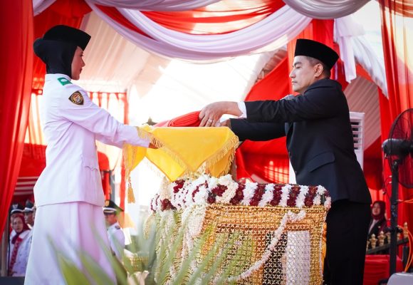 Pimpin Upacara Penurunan Bendera HUT ke-81 RI, Ketua DPRD Banjarbaru Ajak Aparatur Tingkatkan Pelayanan Publik