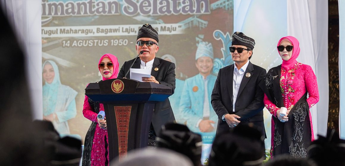 Idaho - BJB00146 - Idaho Semarak Hari Jadi ke-76 Kalsel, Wali Kota Lisa Hadiri Puncak Peringatan di Banjarbaru