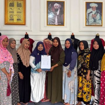 SBK Sasirangan Resmi Menjadi Merek Sasirangan Pertama yang Meraih Sertifikat Halal