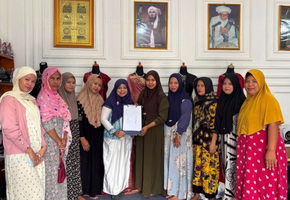 SBK Sasirangan Resmi Menjadi Merek Sasirangan Pertama yang Meraih Sertifikat Halal