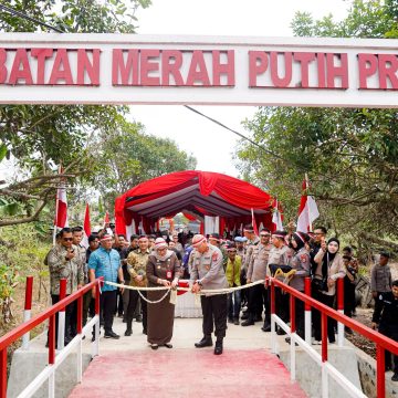 Wali Kota Banjarbaru dampingi Kapolda Resmikan Jembatan Merah Putih