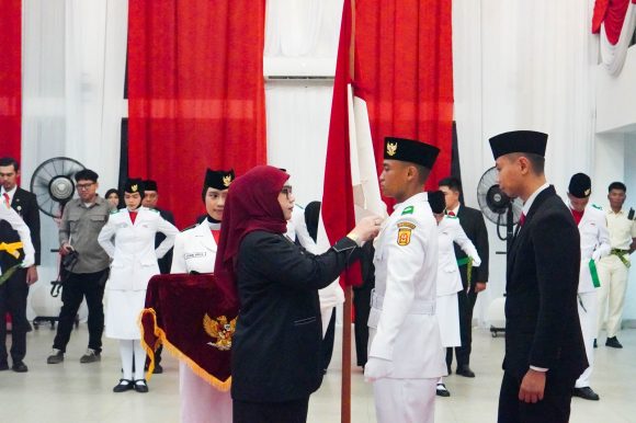Dikukuhkan Wali Kota Lisa, 33 Paskibraka Banjarbaru Siap Berdiri di Garda Terdepan HUT RI