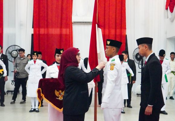 Dikukuhkan Wali Kota Lisa, 33 Paskibraka Banjarbaru Siap Berdiri di Garda Terdepan HUT RI