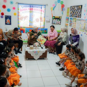 Bunda PAUD Lisa Mendongeng Bersama Anak