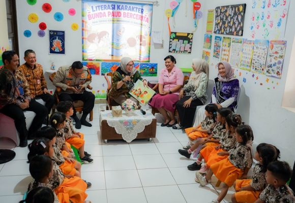 Bunda PAUD Lisa Mendongeng Bersama Anak