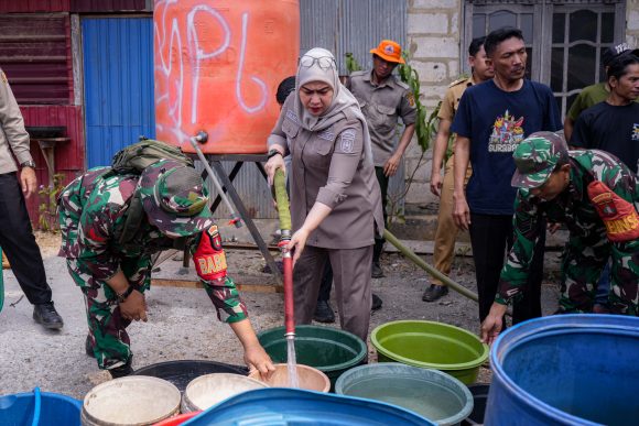 Tanggap Dampak Kekeringan, Pemko Banjarbaru Salurkan Lima Tangki Air Bersih