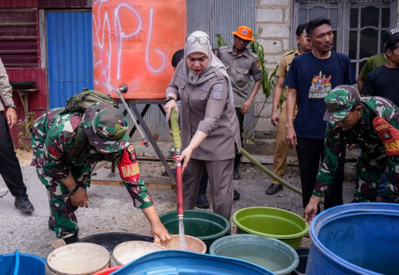 Tanggap Dampak Kekeringan, Pemko Banjarbaru Salurkan Lima Tangki Air Bersih