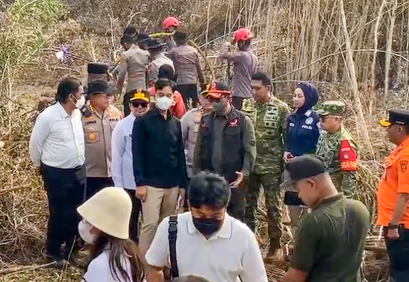 Kabut Asap Belum Pulih, Wapres Gibran Turun ke Banjarbaru dan Sampaikan Permohonan Maaf kepada Warga Kalimantan
