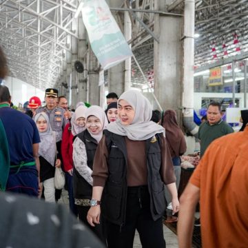 Pedagang Keluhkan Lantai Becek, Wali Kota Lisa Gerak Cepat: Bongkar dan Perbaiki!