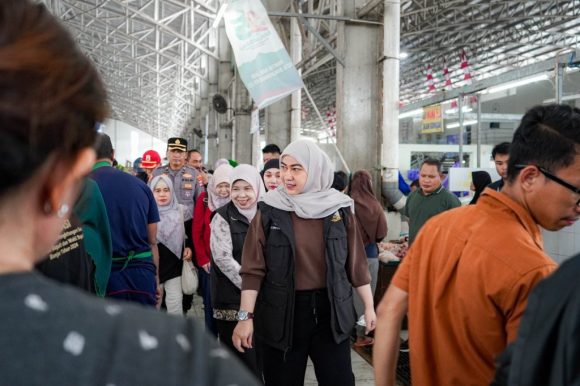Pedagang Keluhkan Lantai Becek, Wali Kota Lisa Gerak Cepat: Bongkar dan Perbaiki!