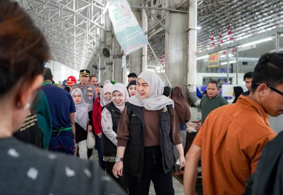 Pedagang Keluhkan Lantai Becek, Wali Kota Lisa Gerak Cepat: Bongkar dan Perbaiki!