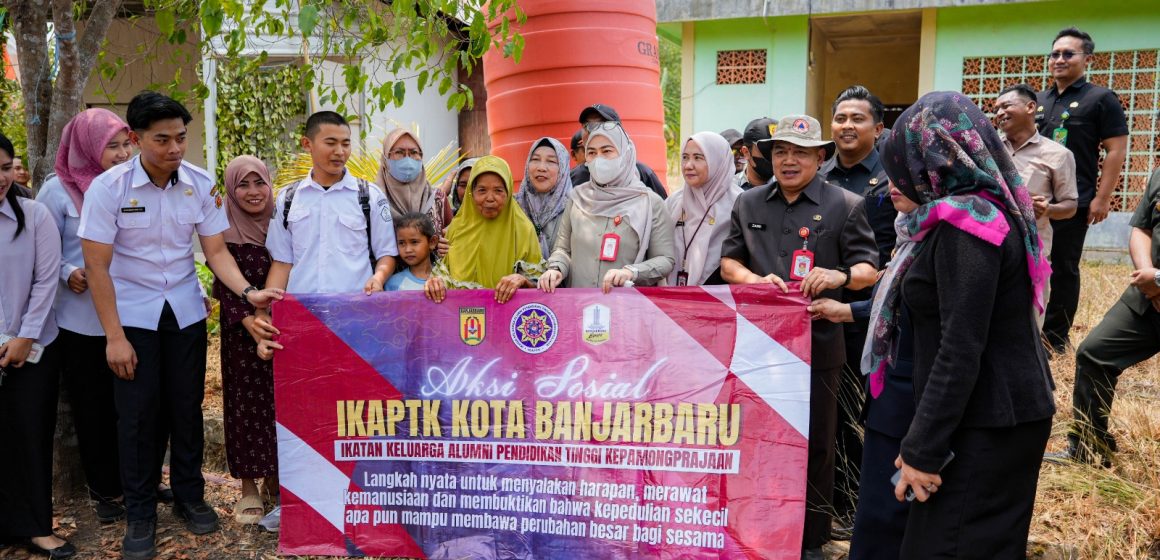 Kemarau Mencekik, Wali Kota Lisa Turun Langsung Bawa Air Bersih untuk Warga Sungai Ulin