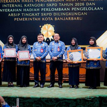 WhatsApp Image 2026-09-17 at 10.32.51 (1) Penyerahan Hadiah Audit Kearsipan Internal dan Pengelola Arsip Kota Banjarbaru Tahun 2026