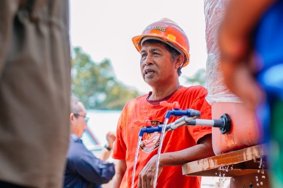 Kemarau Panjang, Air Bersih Disalurkan ke Warga Kemuning