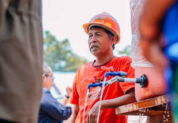 Kemarau Panjang, Air Bersih Disalurkan ke Warga Kemuning