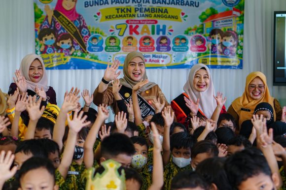 Bunda PAUD Banjarbaru Kunjungi 4 Sekolah: Edukasi Bahaya Asap Hingga Cegah Stunting