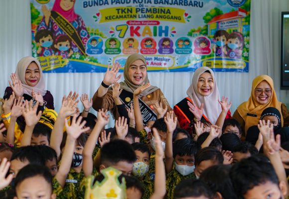 Bunda PAUD Banjarbaru Kunjungi 4 Sekolah: Edukasi Bahaya Asap Hingga Cegah Stunting