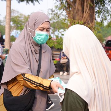 1 Redam Dampak Asap, PKK Banjarbaru Bagikan Masker Gratis