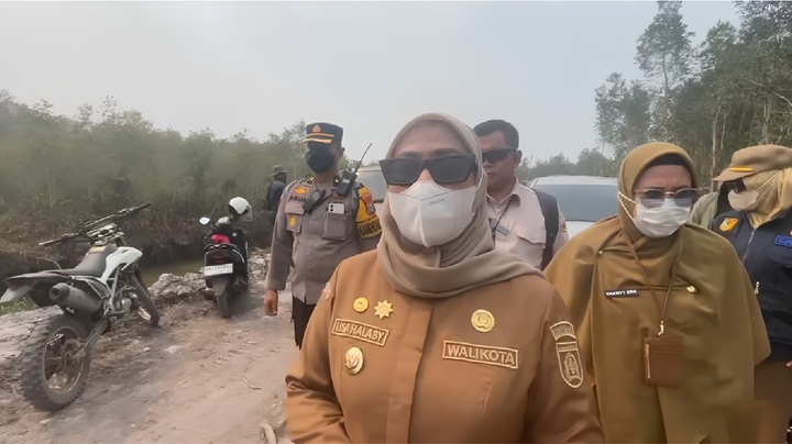 Desain tanpa judul - 3 Menhut RI Turun ke Hutan Lindung Liang Anggang, Wali Kota Lisa Perkuat Penanganan Karhutla
