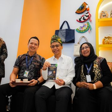 Wamenko Perekonomian Apresiasi Produk Unggulan Banjarbaru di Trade Expo Indonesia