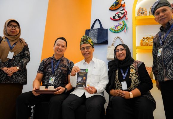 Wamenko Perekonomian Apresiasi Produk Unggulan Banjarbaru di Trade Expo Indonesia