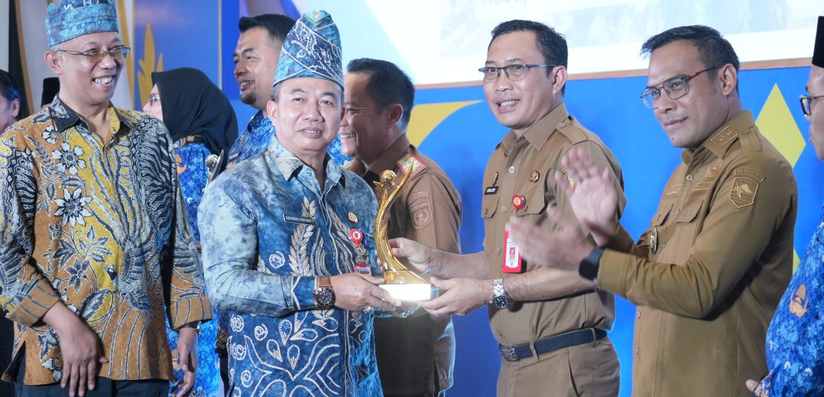 MCB00459 Pemprov Kalsel Gelar Geospasial Banua Award 2026: Kota Banjarbaru Raih Juara Harapan 1