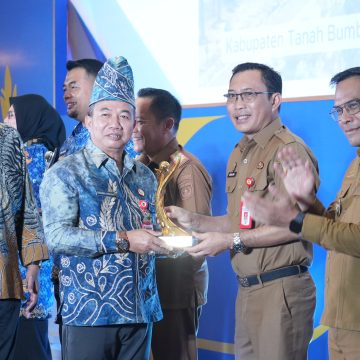 MCB00459 Pemprov Kalsel Gelar Geospasial Banua Award 2026: Kota Banjarbaru Raih Juara Harapan 1