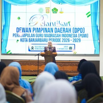 Wali Kota Lisa Kukuhkan PGMI Banjarbaru, Perkuat Benteng Akhlak Generasi Muda