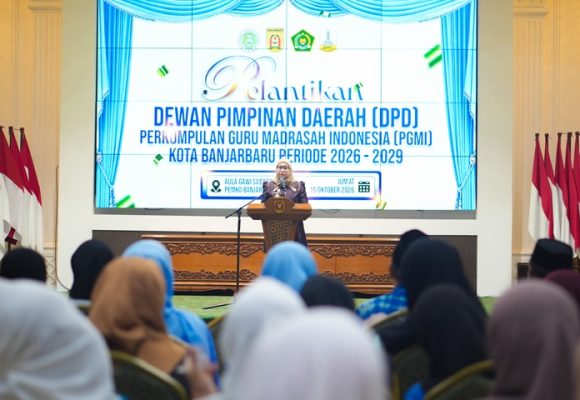 Wali Kota Lisa Kukuhkan PGMI Banjarbaru, Perkuat Benteng Akhlak Generasi Muda